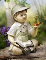 Zahradní soška emil s motýlem